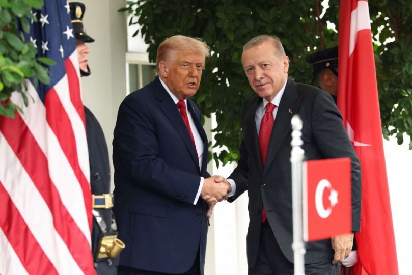 أردوغان-يبحث-مع-ترامب-العلاقات-الثنائية-والوضع-بغزة.jpg