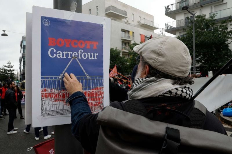 إغلاق-متاجر-كارفور-الفرنسية-في-دول-عربية-يفرح-أنصار-مقاطعة.jpg
