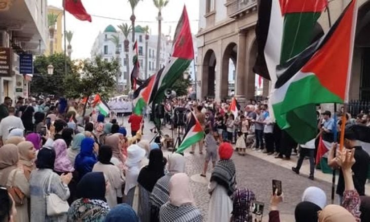 تطوان-عشرات-يطالبون-بإطلاق-سراح-مغاربة-تحتجزهم-إسرائيل-فيديو.jpg