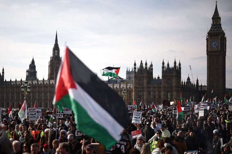 مئات-الآلاف-يملؤون-شوارع-لندن-تضامنا-مع-فلسطين-بعد-اتفاق.jpg