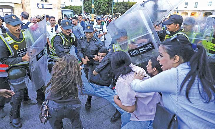 مئات-الجرحى-والمعتقلين-بعد-مواجهات-عنيفة-بين-متظاهرين-ورجال-الأمن.jpg