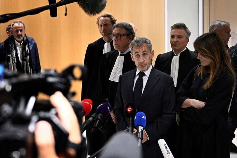 مجموعة-من-المحامين-يقدّمون-شكوى-ضد-ساركوزي-بتهمة-إهانة-قاض.jpg