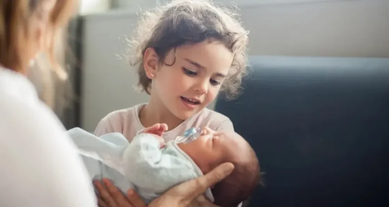 إنجاب-البنات-يحمي-الآباء-من-الخرف-ويحافظ-على-صحة-الدماغ.webp