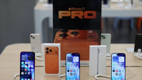 آيفون-17-برو-يثير-ضجة-في-الصين-بلونه-البرتقالي-ويقود.webp
