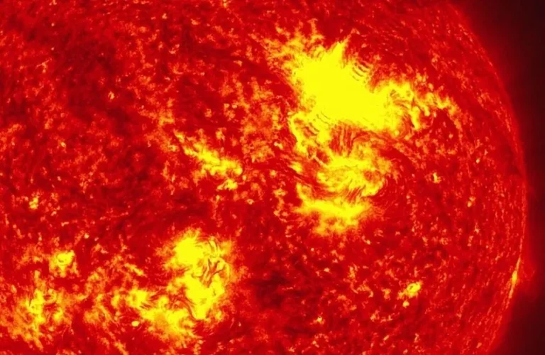 علماء-يتوقعون-حدوث-عواصف-مغناطيسية-عقب-التوهجات-الشمسية-القوية.webp