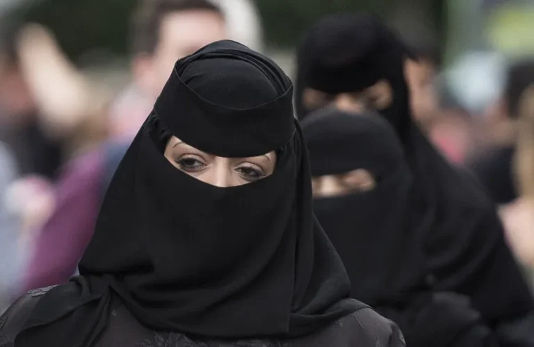 حزب-المحافظين-البريطاني-يدرس-حظر-البرقع-في-البلاد.webp