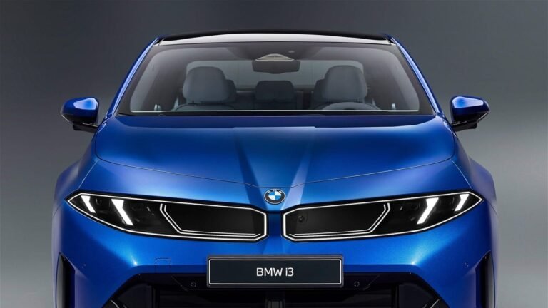 بي-أم-دبليو-i3-الجديدة-ثورة-رقمية-أو-مبالغة-كهربائية.jpg