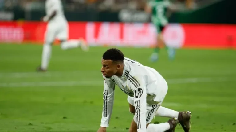 كلاسيكو-الحسم-ريال-مدريد-يستعيد-كورتوا-ويترقب-مصير-مبابي-قبل.webp