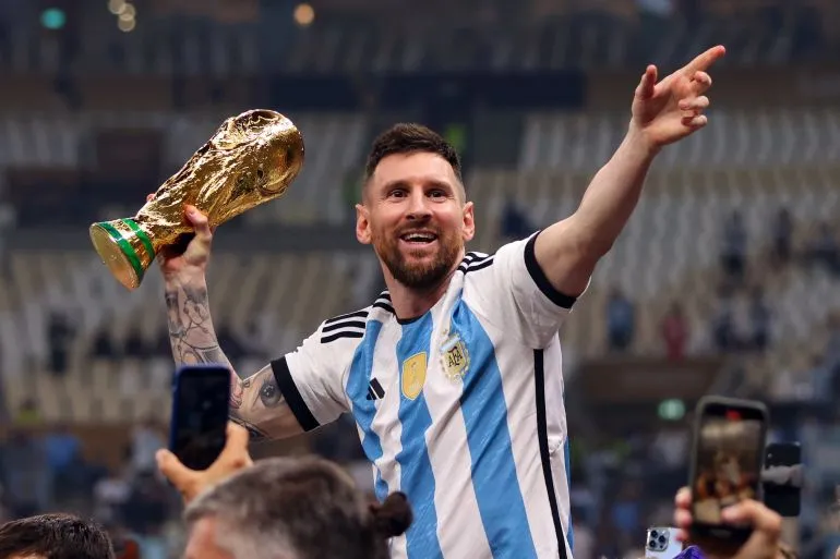 هل-يساعد-الذكاء-الاصطناعي-ليونيل-ميسي-على-الاحتفاظ-بكأس-العالم؟.webp