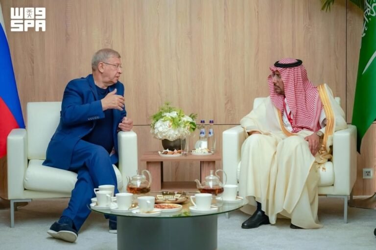 بحث-تعزيز-التعاون-الصناعي-مع-مجموعة-sistema-الروسية.jpg