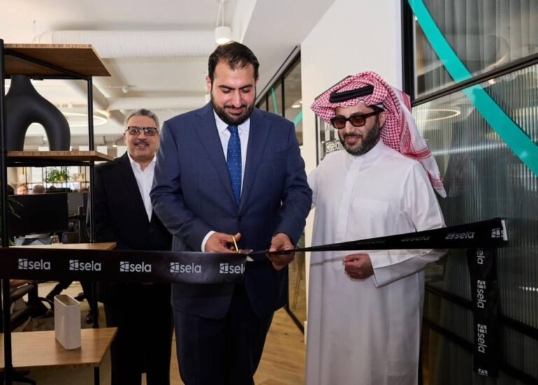 سفير-المملكة-بلندن-ورئيس-الترفيه-يفتتحان-مقر-صلة-الدولي.jpg