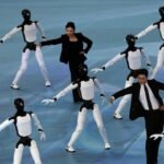 جيش-من-الروبوتات-البشرية-الصين-تنقل-مهاراتها-من-حلبة-الرقص.jpeg