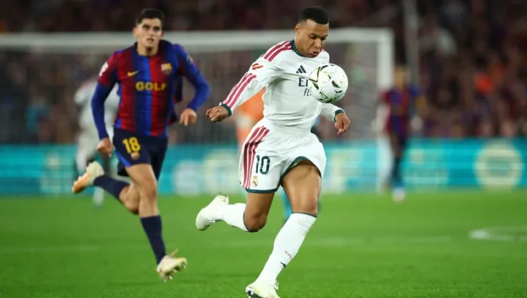 ريال-مدريد-يحسم-الكلاسيكو-بثنائية-مبابي-ويلحق-أول-هزيمة-ببرشلونة.webp